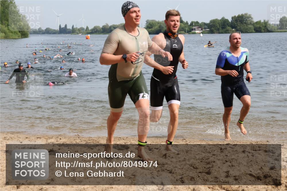 15.06.2025 - 27. Vierlanden-Triathlon Lena Gebhardt http://msf.ph/oto/8049874 15.06.2025 09:55:31 Schwimmen 272, 273, 316, 327, 329, 335, 348, 353, 548 meine-sportfotos.de