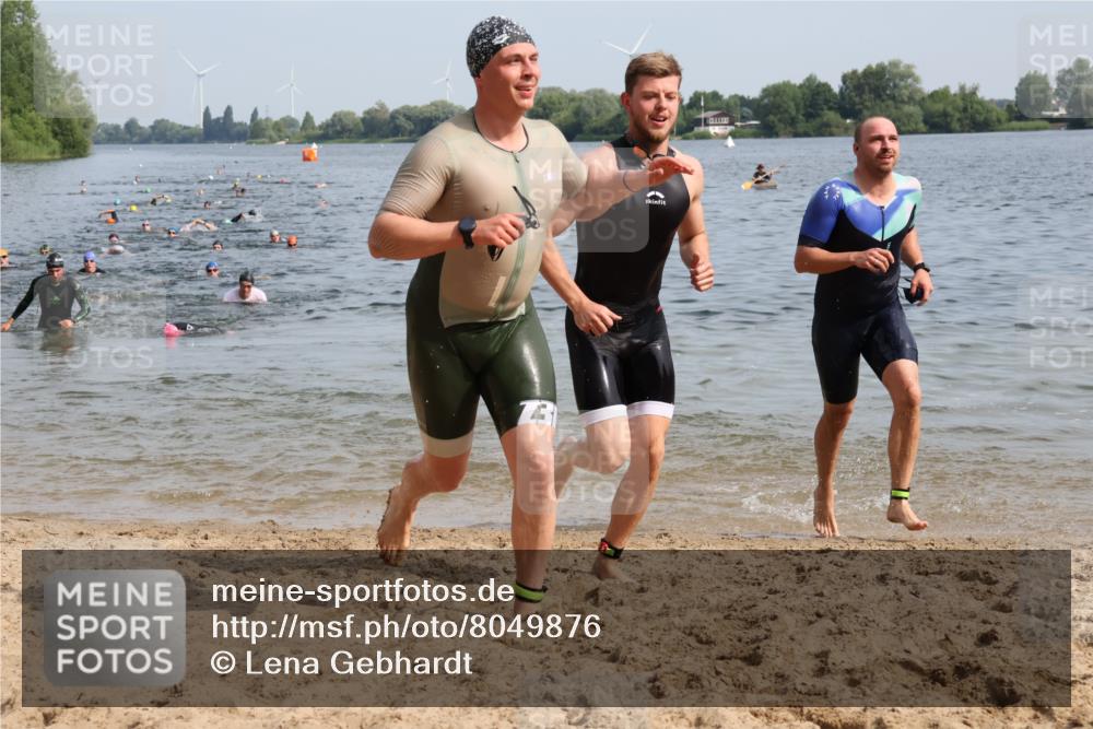 15.06.2025 - 27. Vierlanden-Triathlon Lena Gebhardt http://msf.ph/oto/8049876 15.06.2025 09:55:31 Schwimmen 272, 273, 316, 327, 329, 335, 348, 353, 548 meine-sportfotos.de