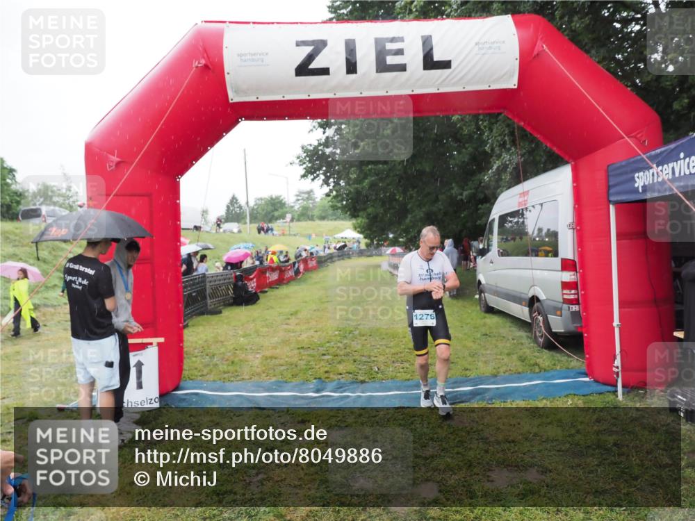21.06.2025 - 27. Vierlanden-Triathlon MichiJ http://msf.ph/oto/8049886 15.06.2026 14:28:50 Ziel 1276 meine-sportfotos.de