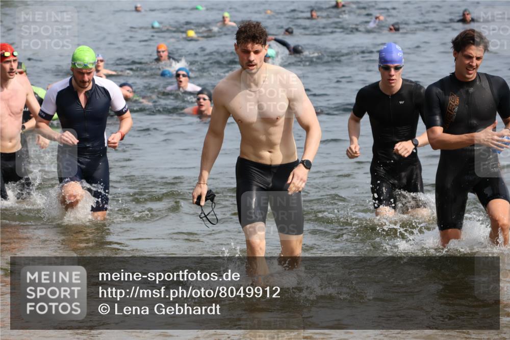 15.06.2025 - 27. Vierlanden-Triathlon Lena Gebhardt http://msf.ph/oto/8049912 15.06.2025 09:55:45 Schwimmen 273, 280, 283, 300, 303, 308, 322, 331, 338 meine-sportfotos.de