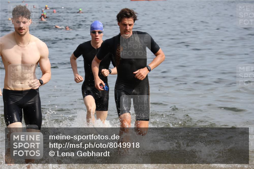 15.06.2025 - 27. Vierlanden-Triathlon Lena Gebhardt http://msf.ph/oto/8049918 15.06.2025 09:55:47 Schwimmen 273, 280, 283, 300, 303, 308, 322, 331, 338 meine-sportfotos.de