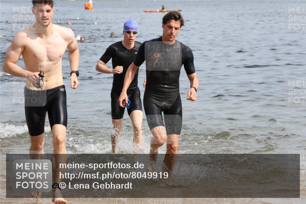 15.06.2025 - 27. Vierlanden-Triathlon Lena Gebhardt http://msf.ph/oto/8049919 15.06.2025 09:55:48 Schwimmen 273, 280, 283, 300, 303, 308, 310, 322, 331, 338 meine-sportfotos.de