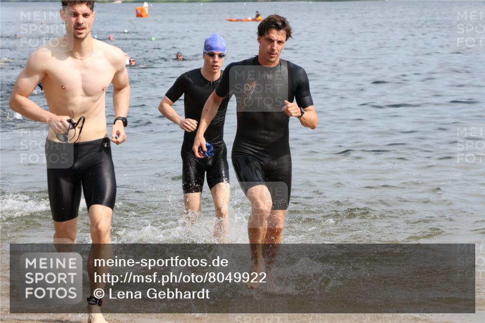 15.06.2025 - 27. Vierlanden-Triathlon Lena Gebhardt http://msf.ph/oto/8049922 15.06.2025 09:55:48 Schwimmen 273, 280, 283, 300, 303, 308, 310, 322, 331, 338 meine-sportfotos.de