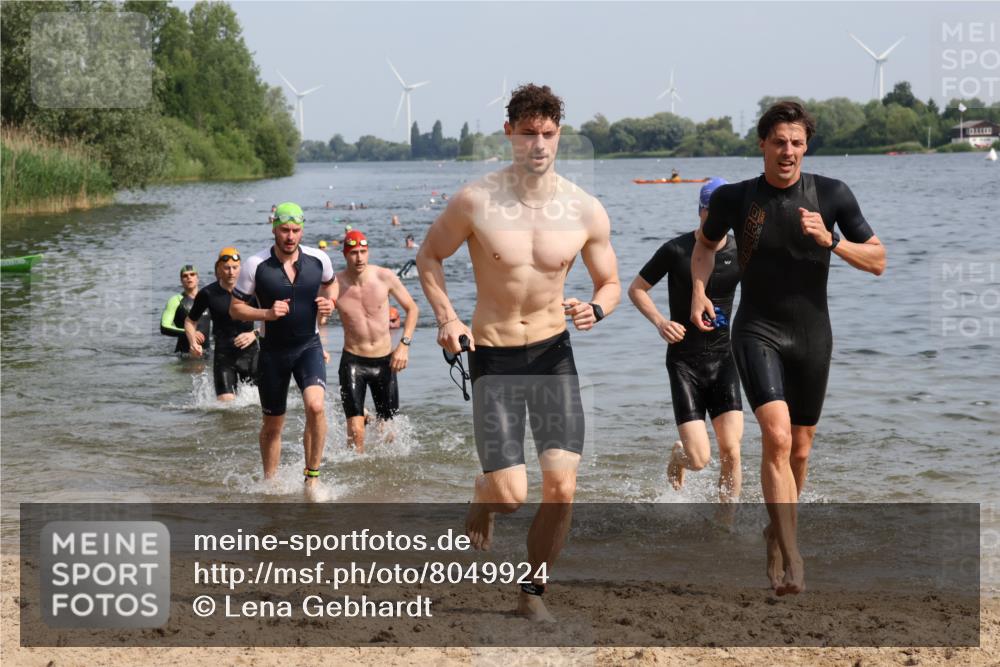 15.06.2025 - 27. Vierlanden-Triathlon Lena Gebhardt http://msf.ph/oto/8049924 15.06.2025 09:55:48 Schwimmen 273, 280, 283, 300, 303, 308, 310, 322, 331, 338 meine-sportfotos.de