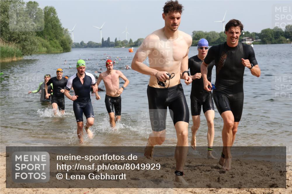 15.06.2025 - 27. Vierlanden-Triathlon Lena Gebhardt http://msf.ph/oto/8049929 15.06.2025 09:55:49 Schwimmen 273, 280, 283, 300, 303, 308, 310, 312, 322, 331, 338 meine-sportfotos.de