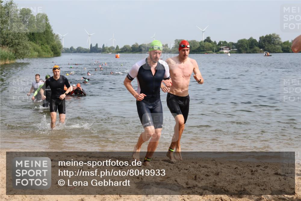 15.06.2025 - 27. Vierlanden-Triathlon Lena Gebhardt http://msf.ph/oto/8049933 15.06.2025 09:55:51 Schwimmen 273, 280, 283, 300, 303, 308, 310, 312, 322, 331, 338 meine-sportfotos.de
