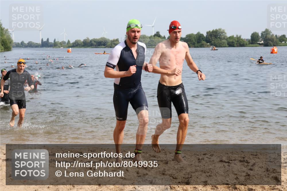 15.06.2025 - 27. Vierlanden-Triathlon Lena Gebhardt http://msf.ph/oto/8049935 15.06.2025 09:55:52 Schwimmen 280, 283, 300, 303, 308, 310, 312, 322, 331, 338 meine-sportfotos.de