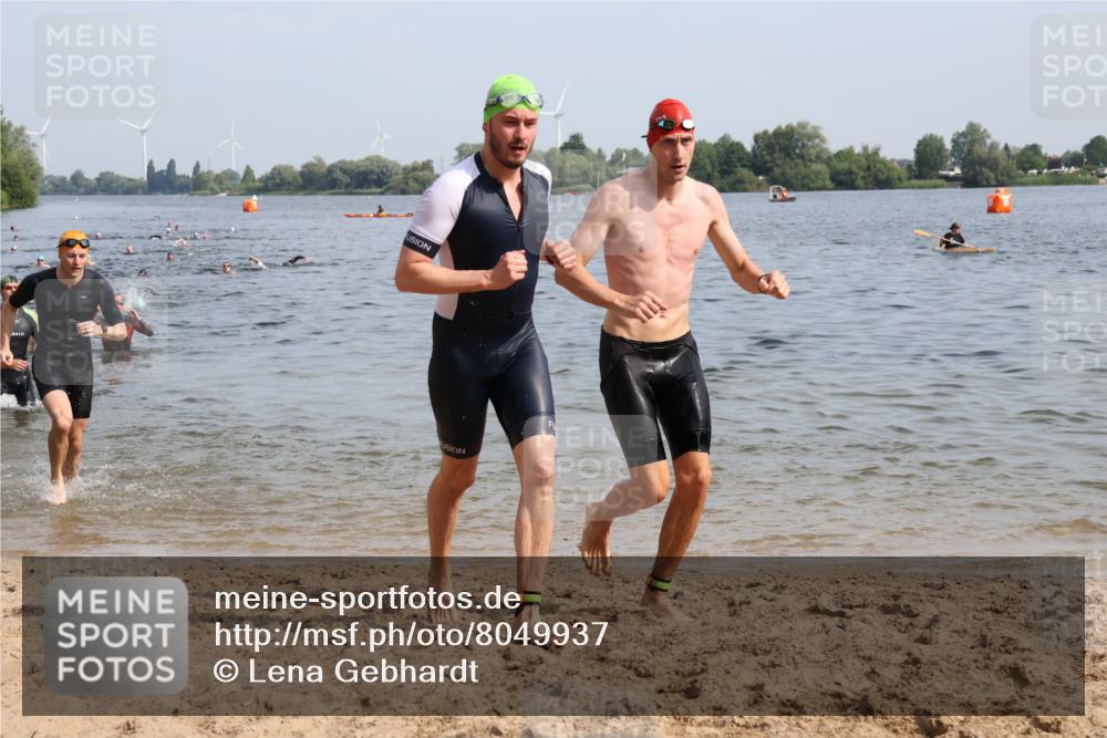 15.06.2025 - 27. Vierlanden-Triathlon Lena Gebhardt http://msf.ph/oto/8049937 15.06.2025 09:55:52 Schwimmen 280, 283, 300, 303, 308, 310, 312, 322, 331, 338 meine-sportfotos.de