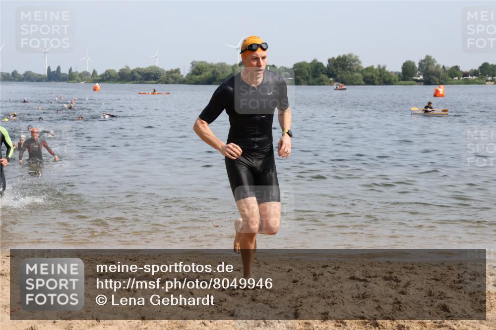 15.06.2025 - 27. Vierlanden-Triathlon Lena Gebhardt http://msf.ph/oto/8049946 15.06.2025 09:55:54 Schwimmen 268, 280, 283, 300, 303, 308, 310, 312, 322, 331, 338 meine-sportfotos.de