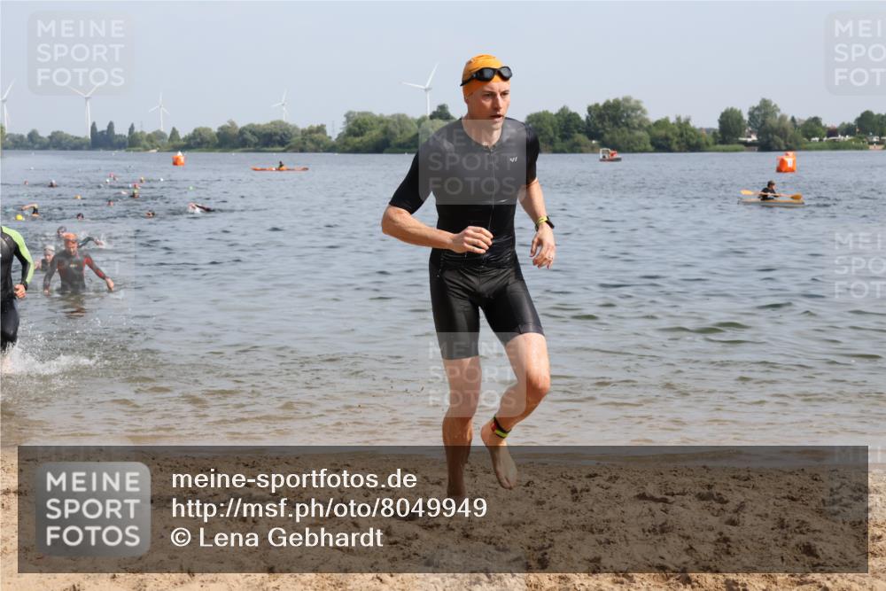 15.06.2025 - 27. Vierlanden-Triathlon Lena Gebhardt http://msf.ph/oto/8049949 15.06.2025 09:55:54 Schwimmen 268, 280, 283, 300, 303, 308, 310, 312, 322, 331, 338 meine-sportfotos.de