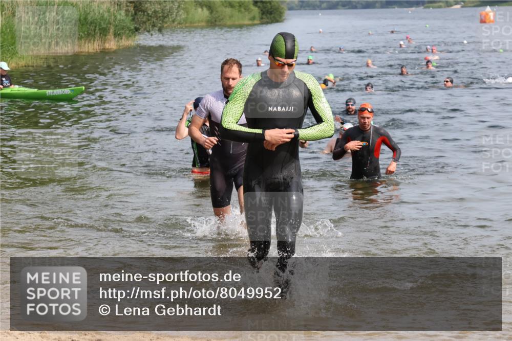 15.06.2025 - 27. Vierlanden-Triathlon Lena Gebhardt http://msf.ph/oto/8049952 15.06.2025 09:55:55 Schwimmen 268, 280, 283, 303, 308, 310, 312, 322, 331, 338 meine-sportfotos.de