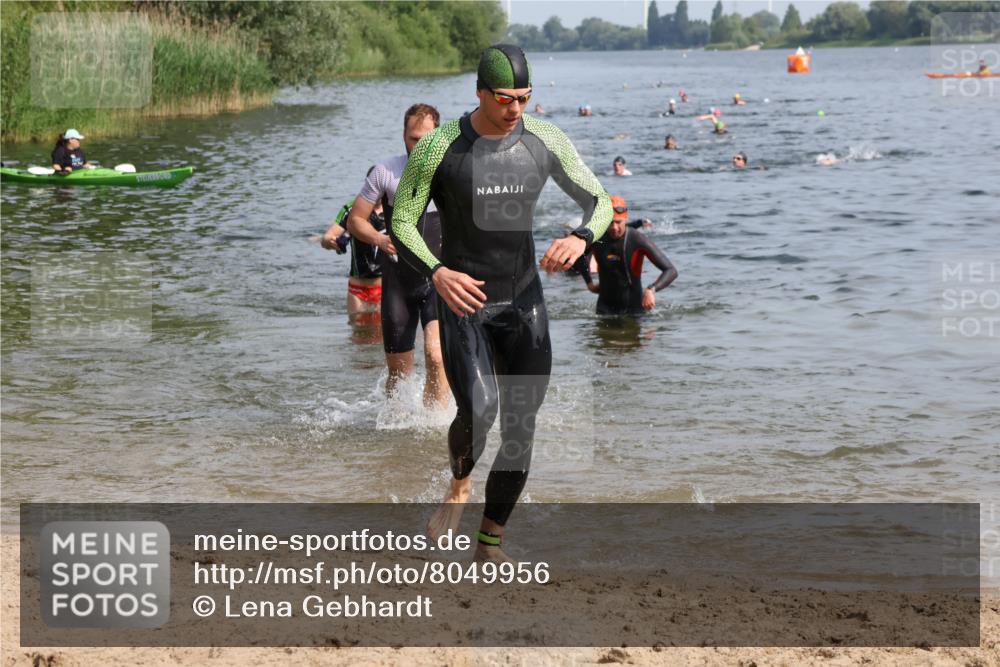 15.06.2025 - 27. Vierlanden-Triathlon Lena Gebhardt http://msf.ph/oto/8049956 15.06.2025 09:55:56 Schwimmen 268, 280, 283, 308, 310, 312, 322, 331, 338 meine-sportfotos.de