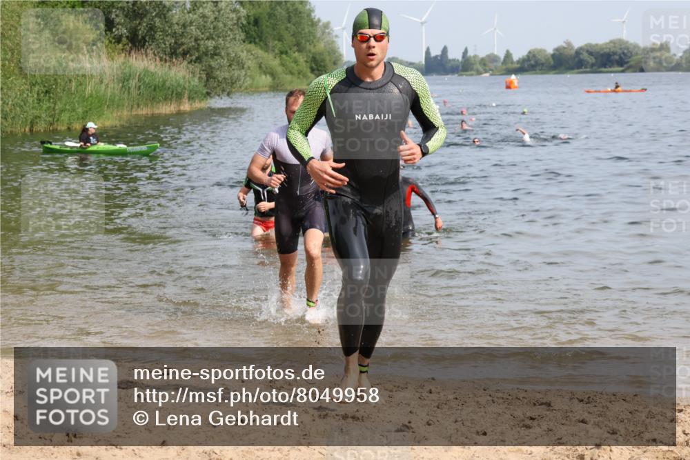 15.06.2025 - 27. Vierlanden-Triathlon Lena Gebhardt http://msf.ph/oto/8049958 15.06.2025 09:55:57 Schwimmen 268, 280, 283, 285, 308, 310, 312, 322, 331, 338, 357 meine-sportfotos.de