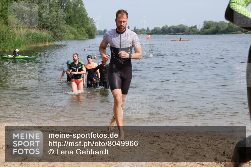 15.06.2025 - 27. Vierlanden-Triathlon Lena Gebhardt http://msf.ph/oto/8049966 15.06.2025 09:55:59 Schwimmen 268, 277, 280, 283, 285, 308, 310, 312, 322, 331, 338, 357 meine-sportfotos.de
