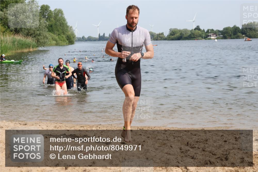 15.06.2025 - 27. Vierlanden-Triathlon Lena Gebhardt http://msf.ph/oto/8049971 15.06.2025 09:55:59 Schwimmen 268, 277, 280, 283, 285, 308, 310, 312, 322, 331, 338, 357 meine-sportfotos.de