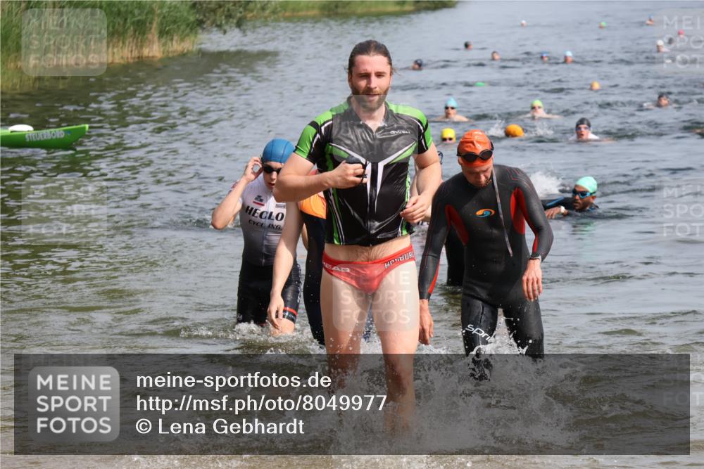 15.06.2025 - 27. Vierlanden-Triathlon Lena Gebhardt http://msf.ph/oto/8049977 15.06.2025 09:56:01 Schwimmen 268, 277, 280, 283, 285, 308, 310, 312, 322, 349, 357 meine-sportfotos.de