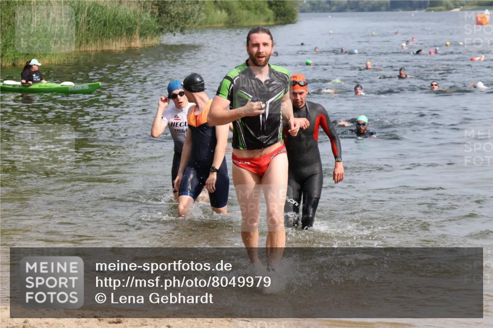 15.06.2025 - 27. Vierlanden-Triathlon Lena Gebhardt http://msf.ph/oto/8049979 15.06.2025 09:56:02 Schwimmen 268, 277, 283, 285, 308, 310, 312, 322, 349, 357 meine-sportfotos.de