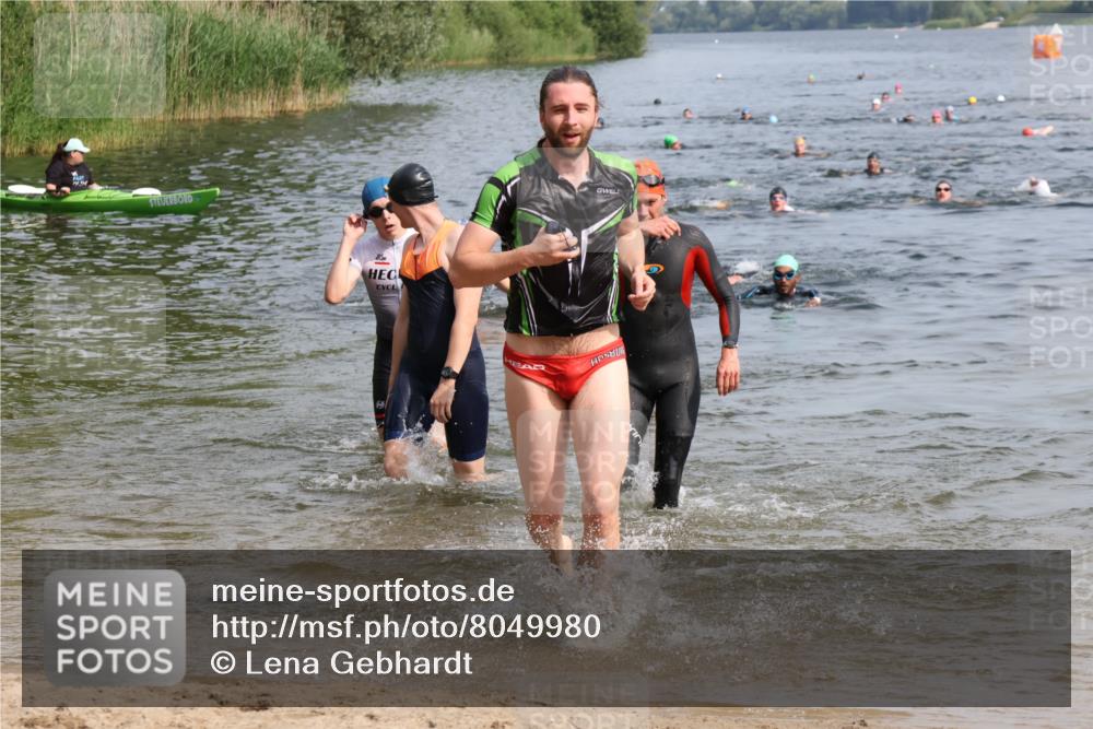15.06.2025 - 27. Vierlanden-Triathlon Lena Gebhardt http://msf.ph/oto/8049980 15.06.2025 09:56:02 Schwimmen 268, 277, 283, 285, 308, 310, 312, 322, 349, 357 meine-sportfotos.de