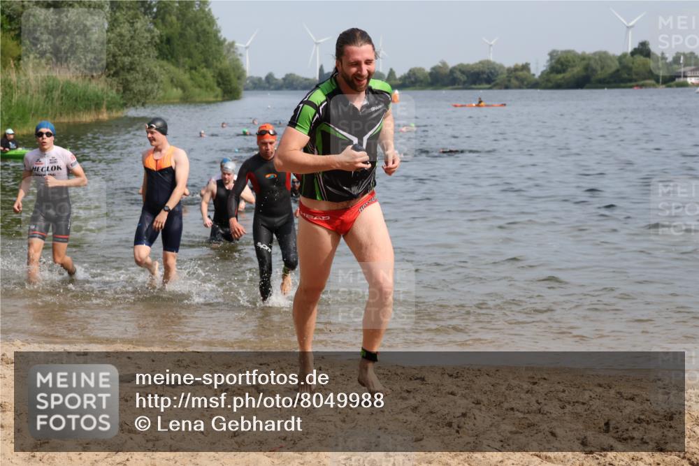 15.06.2025 - 27. Vierlanden-Triathlon Lena Gebhardt http://msf.ph/oto/8049988 15.06.2025 09:56:04 Schwimmen 268, 277, 285, 308, 310, 312, 315, 349, 357 meine-sportfotos.de