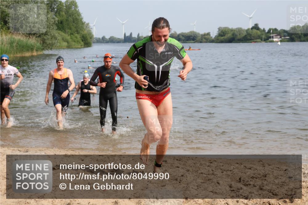 15.06.2025 - 27. Vierlanden-Triathlon Lena Gebhardt http://msf.ph/oto/8049990 15.06.2025 09:56:04 Schwimmen 268, 277, 285, 308, 310, 312, 315, 349, 357 meine-sportfotos.de