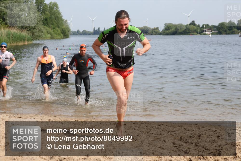 15.06.2025 - 27. Vierlanden-Triathlon Lena Gebhardt http://msf.ph/oto/8049992 15.06.2025 09:56:04 Schwimmen 268, 277, 285, 308, 310, 312, 315, 349, 357 meine-sportfotos.de