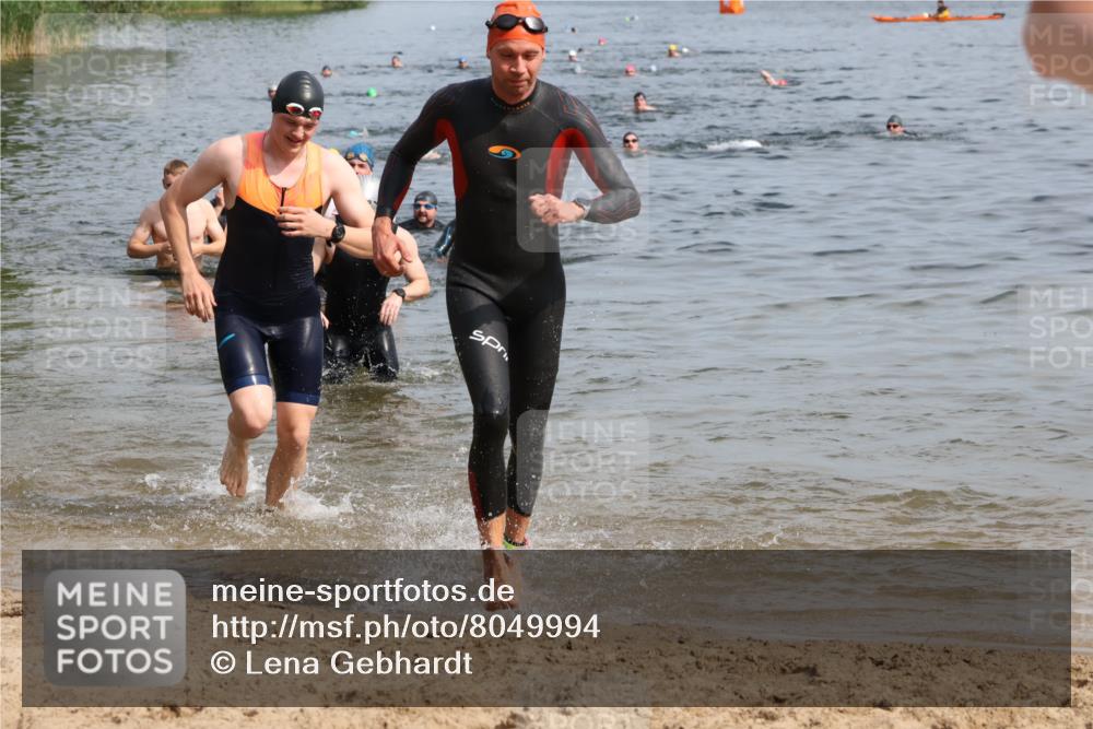 15.06.2025 - 27. Vierlanden-Triathlon Lena Gebhardt http://msf.ph/oto/8049994 15.06.2025 09:56:05 Schwimmen 268, 277, 285, 310, 312, 315, 349, 357 meine-sportfotos.de