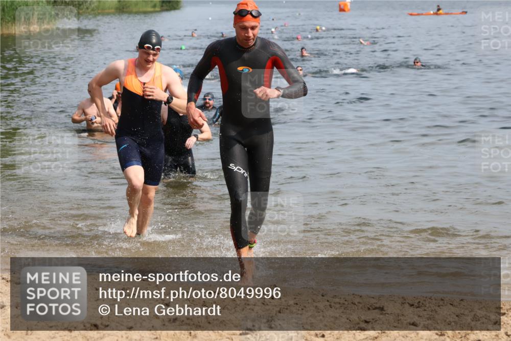 15.06.2025 - 27. Vierlanden-Triathlon Lena Gebhardt http://msf.ph/oto/8049996 15.06.2025 09:56:05 Schwimmen 268, 277, 285, 310, 312, 315, 349, 357 meine-sportfotos.de