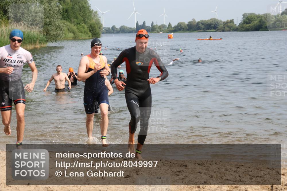 15.06.2025 - 27. Vierlanden-Triathlon Lena Gebhardt http://msf.ph/oto/8049997 15.06.2025 09:56:06 Schwimmen 268, 277, 285, 310, 312, 314, 315, 349, 357 meine-sportfotos.de