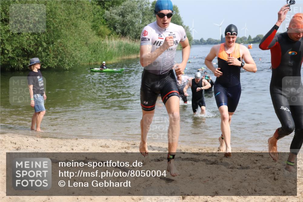 15.06.2025 - 27. Vierlanden-Triathlon Lena Gebhardt http://msf.ph/oto/8050004 15.06.2025 09:56:07 Schwimmen 268, 277, 285, 310, 312, 314, 315, 349, 357 meine-sportfotos.de