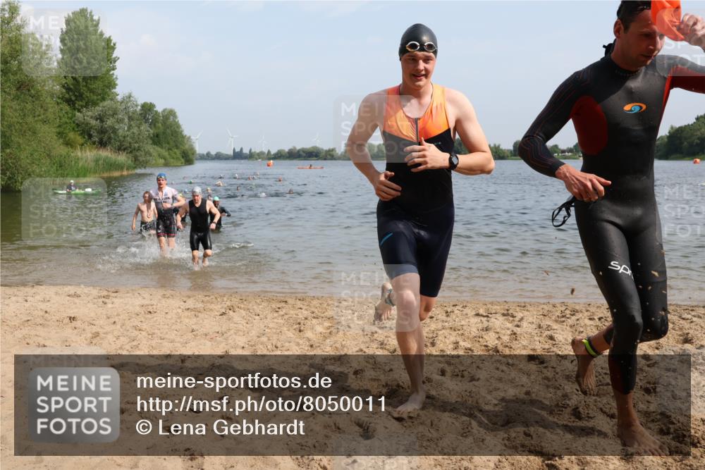 15.06.2025 - 27. Vierlanden-Triathlon Lena Gebhardt http://msf.ph/oto/8050011 15.06.2025 09:56:09 Schwimmen 260, 268, 277, 285, 312, 314, 315, 323, 349, 357 meine-sportfotos.de