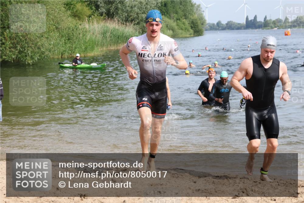 15.06.2025 - 27. Vierlanden-Triathlon Lena Gebhardt http://msf.ph/oto/8050017 15.06.2025 09:56:10 Schwimmen 260, 268, 277, 285, 314, 315, 323, 349, 357 meine-sportfotos.de