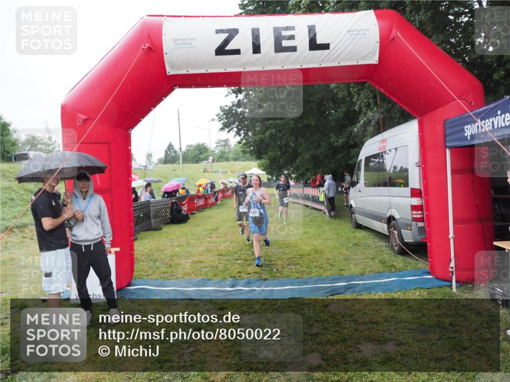 21.06.2025 - 27. Vierlanden-Triathlon MichiJ http://msf.ph/oto/8050022 15.06.2026 14:29:51 Ziel 1175, 1271, 1287, 1295 meine-sportfotos.de
