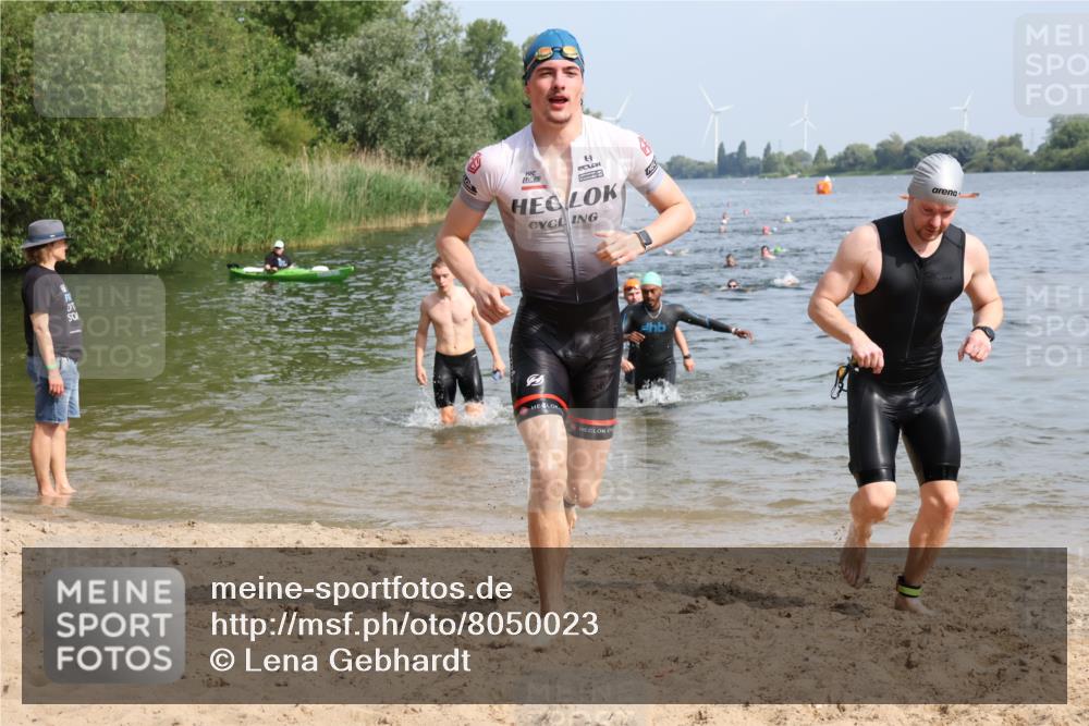 15.06.2025 - 27. Vierlanden-Triathlon Lena Gebhardt http://msf.ph/oto/8050023 15.06.2025 09:56:11 Schwimmen 260, 268, 277, 285, 314, 315, 323, 349, 357, 438 meine-sportfotos.de