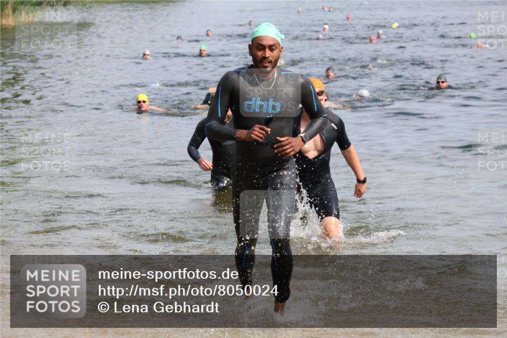 15.06.2025 - 27. Vierlanden-Triathlon Lena Gebhardt http://msf.ph/oto/8050024 15.06.2025 09:56:14 Schwimmen 260, 268, 277, 285, 314, 315, 323, 349, 357, 438 meine-sportfotos.de