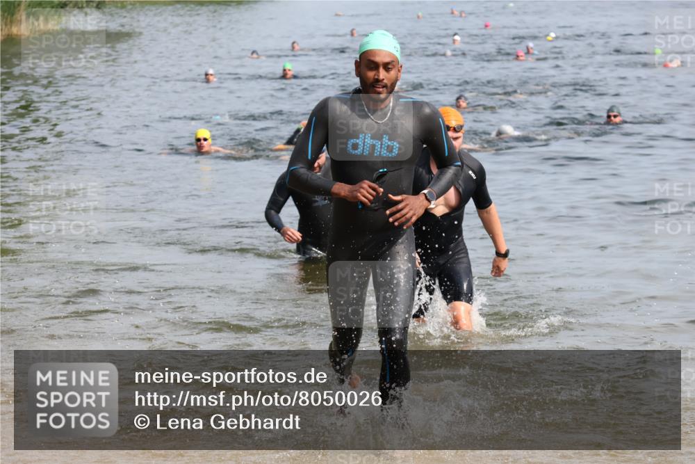 15.06.2025 - 27. Vierlanden-Triathlon Lena Gebhardt http://msf.ph/oto/8050026 15.06.2025 09:56:14 Schwimmen 260, 268, 277, 285, 314, 315, 323, 349, 357, 438 meine-sportfotos.de