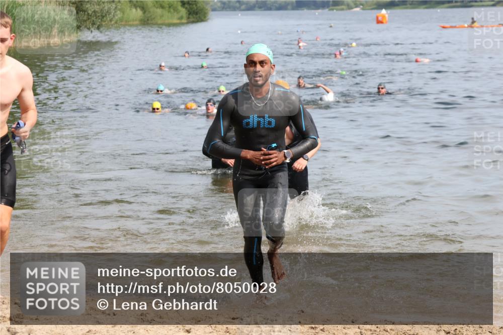 15.06.2025 - 27. Vierlanden-Triathlon Lena Gebhardt http://msf.ph/oto/8050028 15.06.2025 09:56:15 Schwimmen 260, 277, 285, 314, 315, 323, 349, 357, 438 meine-sportfotos.de