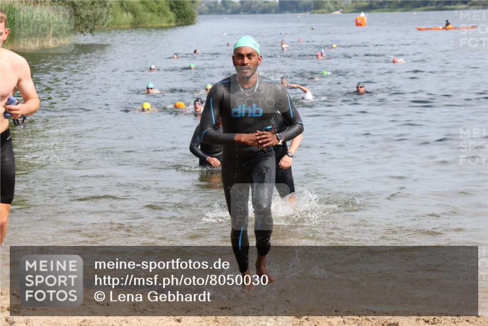 15.06.2025 - 27. Vierlanden-Triathlon Lena Gebhardt http://msf.ph/oto/8050030 15.06.2025 09:56:15 Schwimmen 260, 277, 285, 314, 315, 323, 349, 357, 438 meine-sportfotos.de