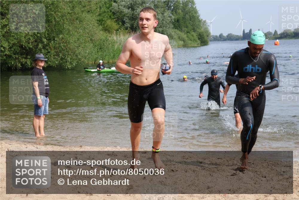 15.06.2025 - 27. Vierlanden-Triathlon Lena Gebhardt http://msf.ph/oto/8050036 15.06.2025 09:56:16 Schwimmen 260, 277, 285, 314, 315, 323, 349, 357, 438 meine-sportfotos.de
