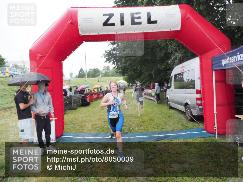 21.06.2025 - 27. Vierlanden-Triathlon MichiJ http://msf.ph/oto/8050039 15.06.2026 14:29:52 Ziel 1175, 1271, 1287, 1295 meine-sportfotos.de