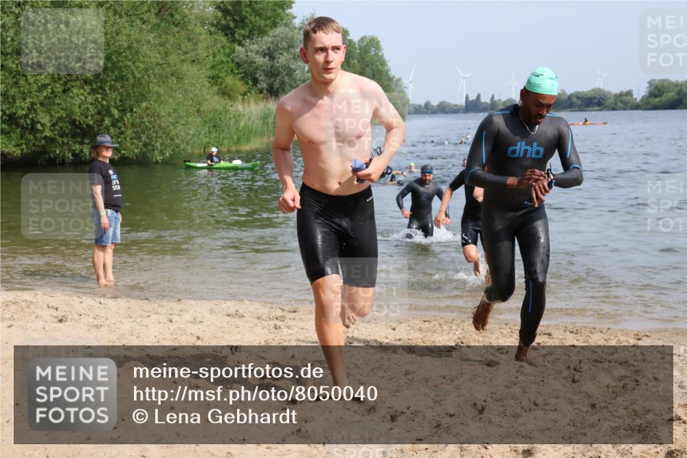 15.06.2025 - 27. Vierlanden-Triathlon Lena Gebhardt http://msf.ph/oto/8050040 15.06.2025 09:56:16 Schwimmen 260, 277, 285, 314, 315, 323, 349, 357, 438 meine-sportfotos.de