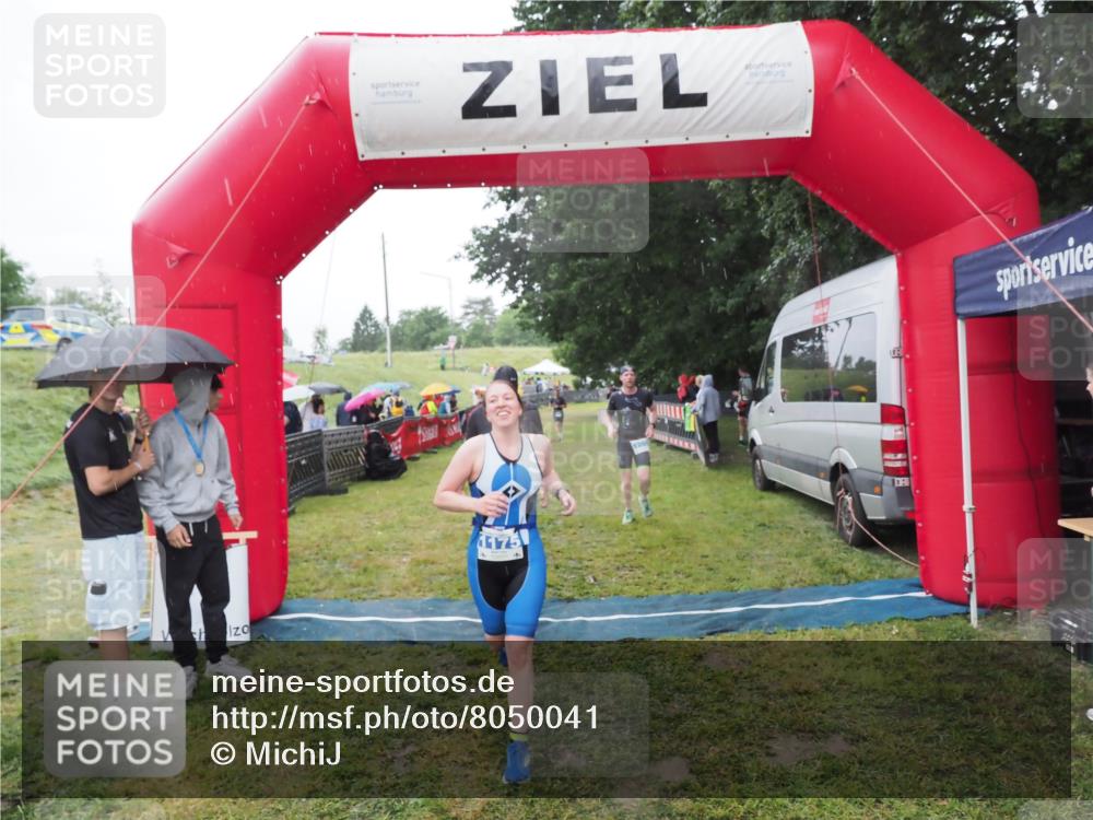21.06.2025 - 27. Vierlanden-Triathlon MichiJ http://msf.ph/oto/8050041 15.06.2026 14:29:52 Ziel 1175, 1271, 1287, 1295 meine-sportfotos.de