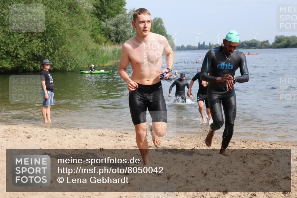 15.06.2025 - 27. Vierlanden-Triathlon Lena Gebhardt http://msf.ph/oto/8050042 15.06.2025 09:56:16 Schwimmen 260, 277, 285, 314, 315, 323, 349, 357, 438 meine-sportfotos.de