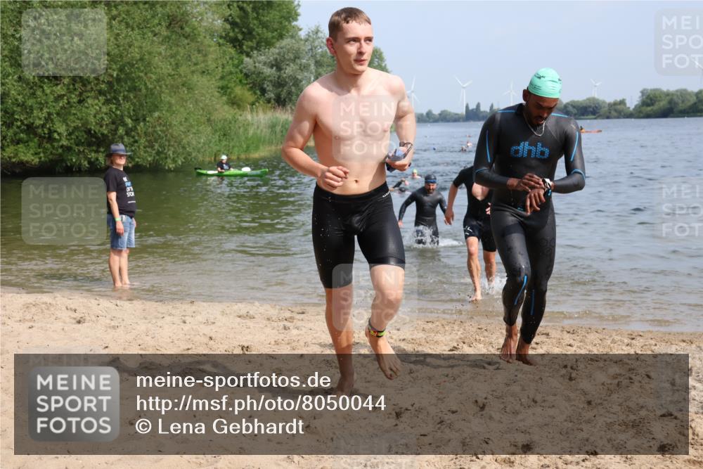15.06.2025 - 27. Vierlanden-Triathlon Lena Gebhardt http://msf.ph/oto/8050044 15.06.2025 09:56:16 Schwimmen 260, 277, 285, 314, 315, 323, 349, 357, 438 meine-sportfotos.de