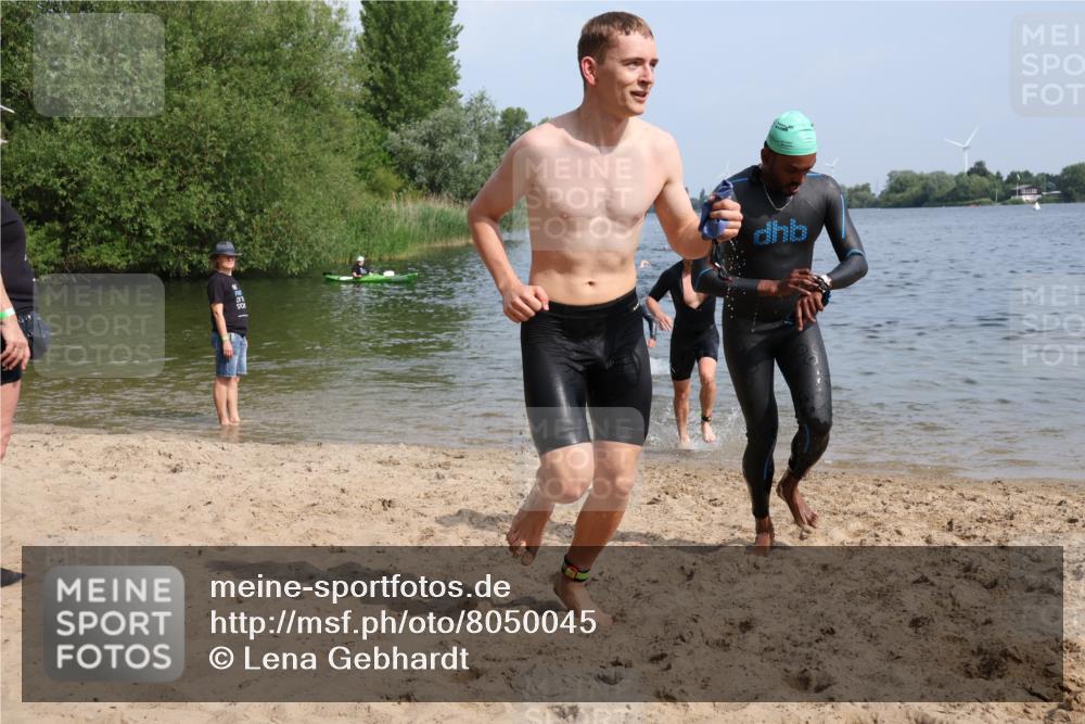 15.06.2025 - 27. Vierlanden-Triathlon Lena Gebhardt http://msf.ph/oto/8050045 15.06.2025 09:56:17 Schwimmen 260, 277, 285, 314, 315, 323, 349, 357, 438 meine-sportfotos.de