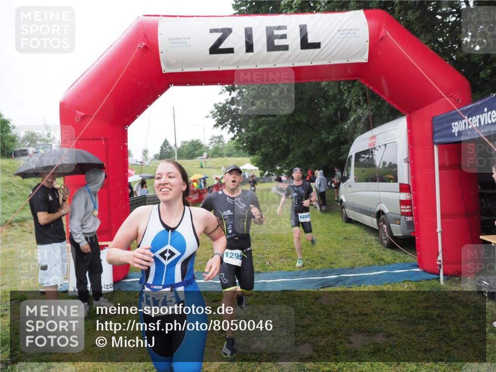 21.06.2025 - 27. Vierlanden-Triathlon MichiJ http://msf.ph/oto/8050046 15.06.2026 14:29:52 Ziel 1175, 1271, 1287, 1295 meine-sportfotos.de