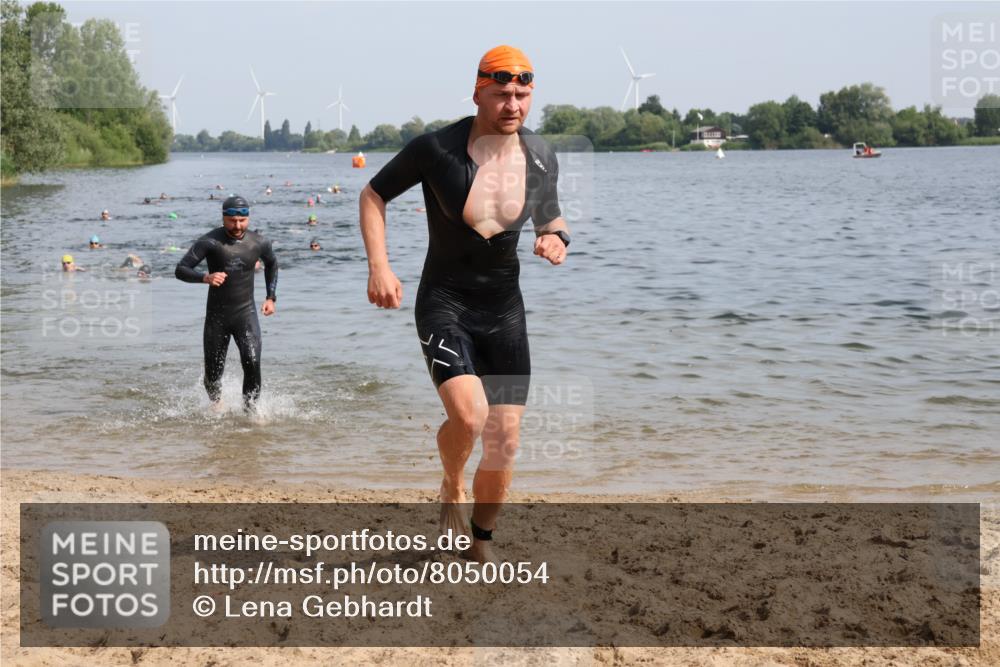 15.06.2025 - 27. Vierlanden-Triathlon Lena Gebhardt http://msf.ph/oto/8050054 15.06.2025 09:56:19 Schwimmen 260, 314, 315, 323, 349, 438 meine-sportfotos.de