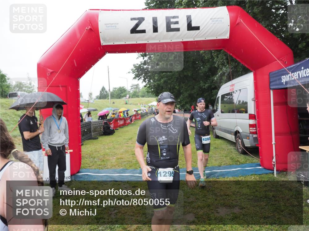 21.06.2025 - 27. Vierlanden-Triathlon MichiJ http://msf.ph/oto/8050055 15.06.2026 14:29:53 Ziel 1175, 1271, 1287, 1294, 1295 meine-sportfotos.de