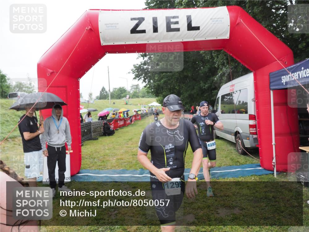 21.06.2025 - 27. Vierlanden-Triathlon MichiJ http://msf.ph/oto/8050057 15.06.2026 14:29:53 Ziel 1175, 1271, 1287, 1294, 1295 meine-sportfotos.de