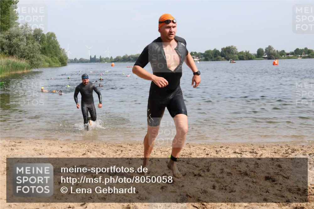 15.06.2025 - 27. Vierlanden-Triathlon Lena Gebhardt http://msf.ph/oto/8050058 15.06.2025 09:56:19 Schwimmen 260, 314, 315, 323, 349, 438 meine-sportfotos.de