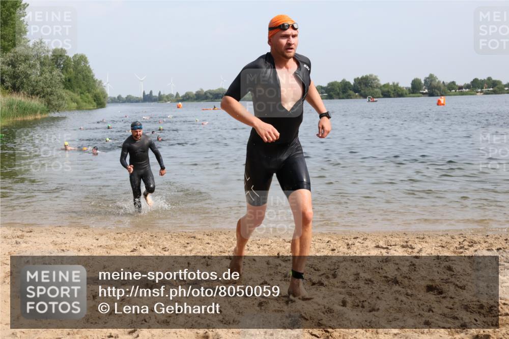 15.06.2025 - 27. Vierlanden-Triathlon Lena Gebhardt http://msf.ph/oto/8050059 15.06.2025 09:56:19 Schwimmen 260, 314, 315, 323, 349, 438 meine-sportfotos.de